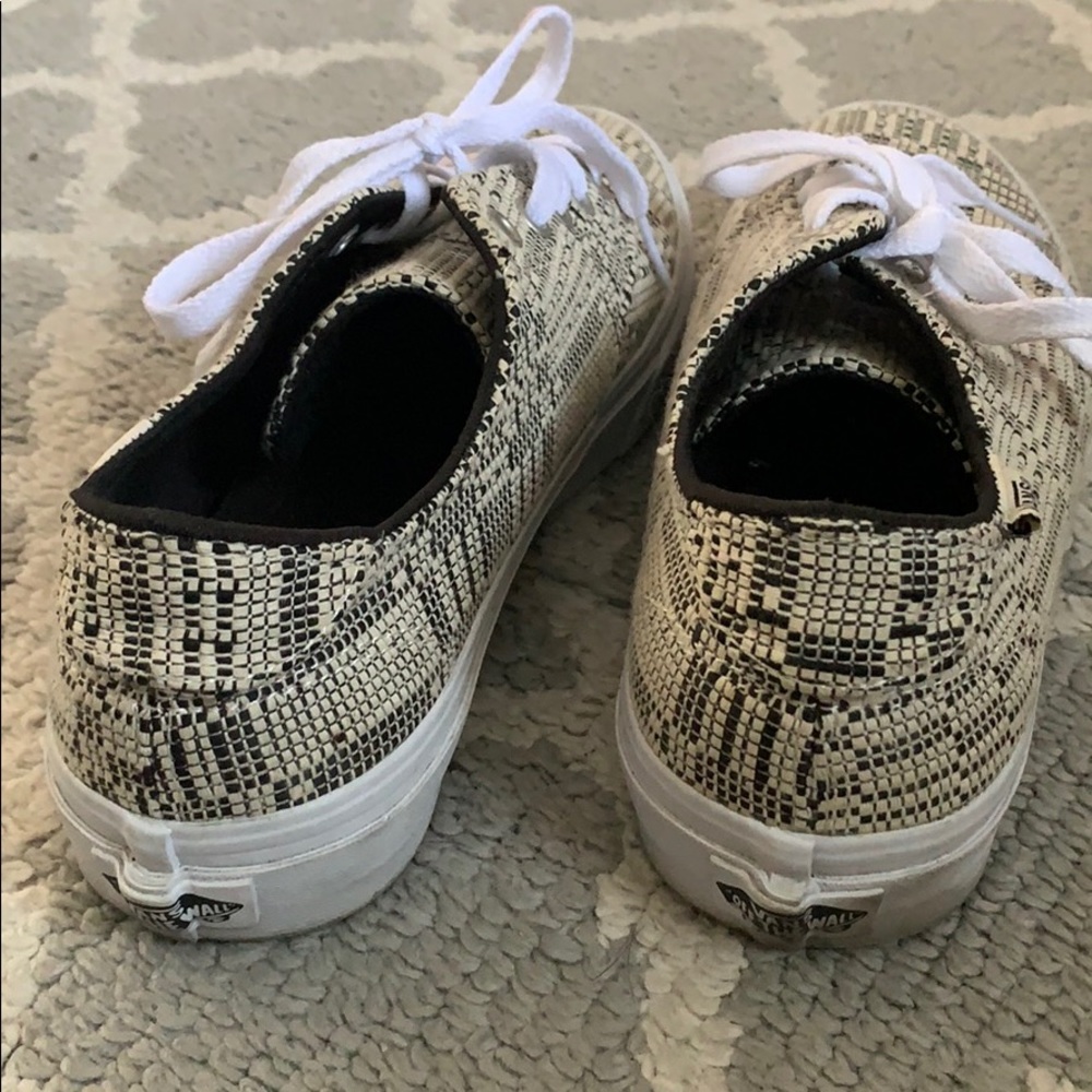 Vans - Picture 4 of 4